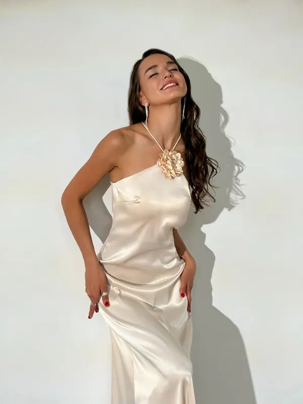 Vestido Midi em Cetim Flor de Lótus